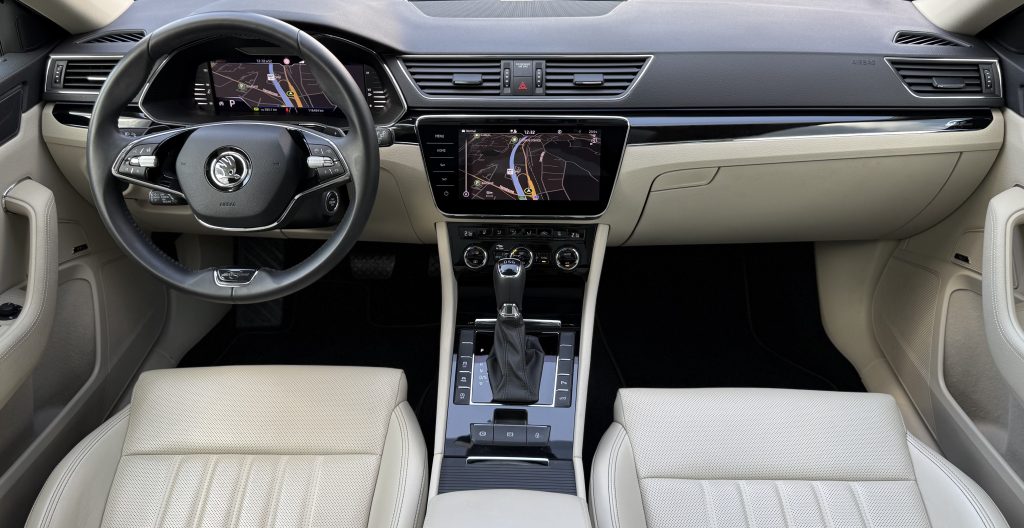 Škoda Superb Combi 2.0 TDI LAURIN&KLEMENT CRYSTAL MATRIX PANORAMA KAMERA VIRTUAL CANTON DSG