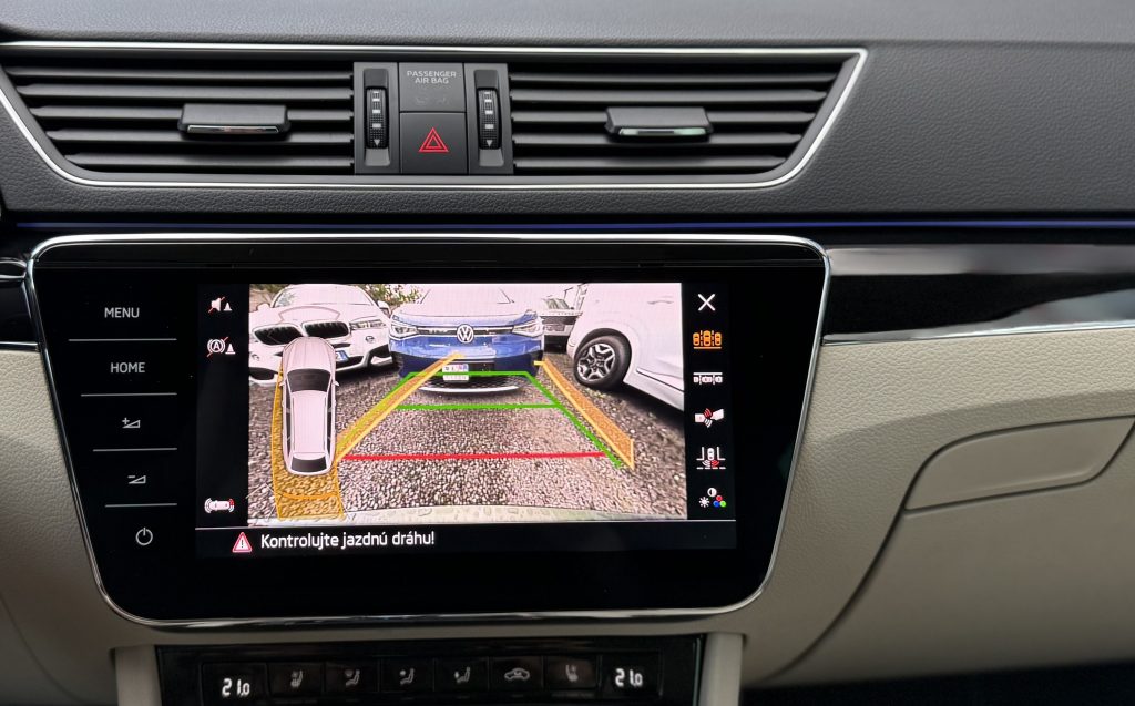 Škoda Superb Combi 2.0 TDI LAURIN&KLEMENT CRYSTAL MATRIX PANORAMA KAMERA VIRTUAL CANTON DSG