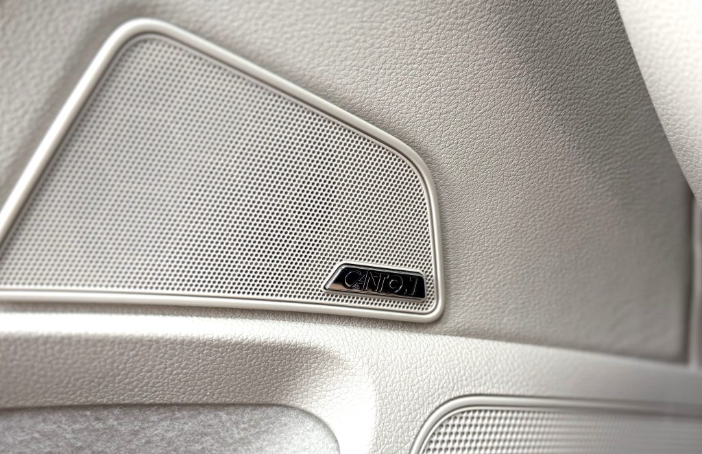 Škoda Superb Combi 2.0 TDI LAURIN&KLEMENT CRYSTAL MATRIX PANORAMA KAMERA VIRTUAL CANTON DSG