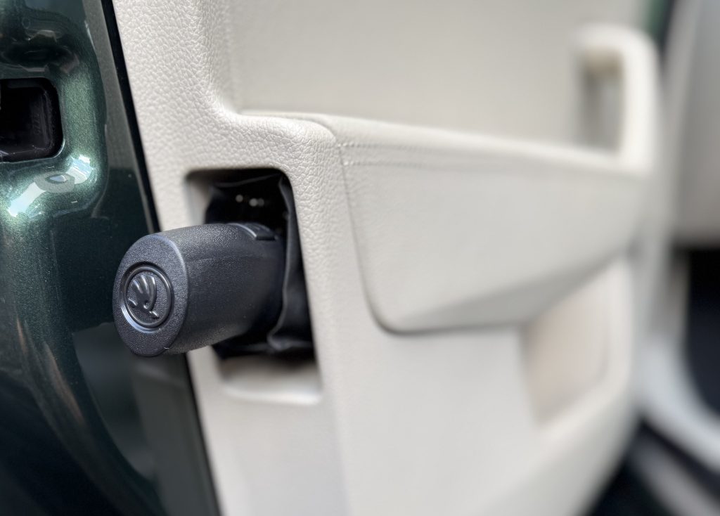 Škoda Superb Combi 2.0 TDI LAURIN&KLEMENT CRYSTAL MATRIX PANORAMA KAMERA VIRTUAL CANTON DSG