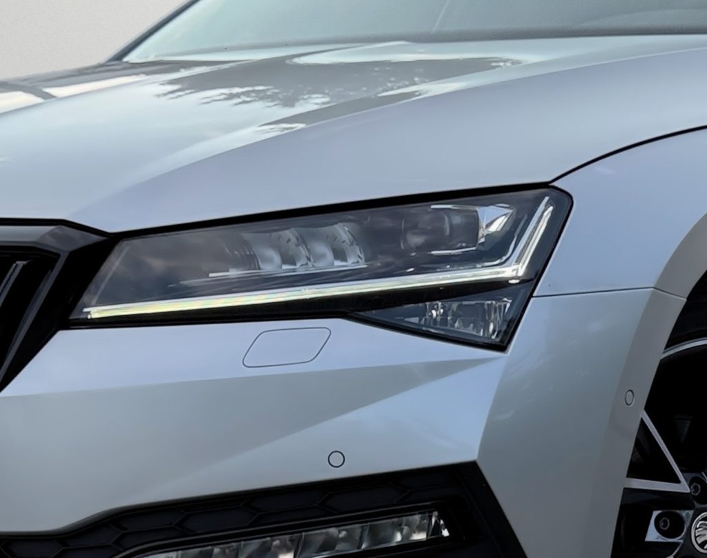 Škoda Superb Combi 2.0 TDI SPORTLINE CRYSTAL MATRIX 360°KAMERA RADAR VIRTUAL ALCANTARA DSG