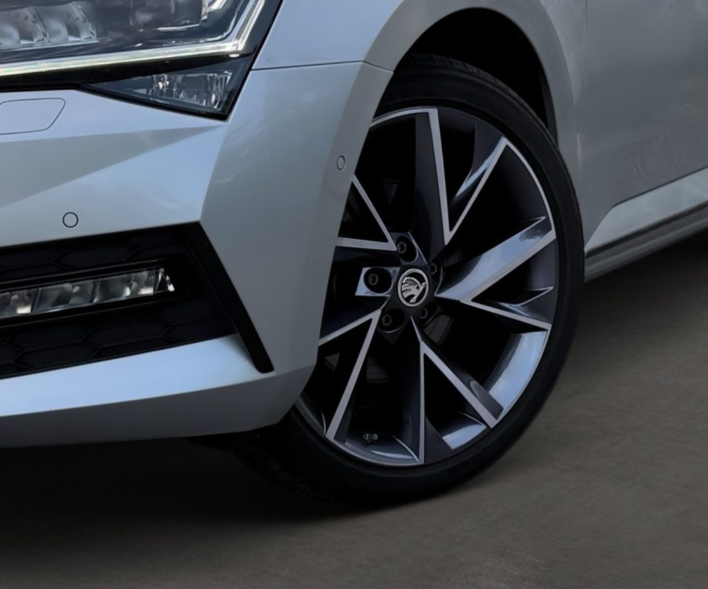 Škoda Superb Combi 2.0 TDI SPORTLINE CRYSTAL MATRIX 360°KAMERA RADAR VIRTUAL ALCANTARA DSG