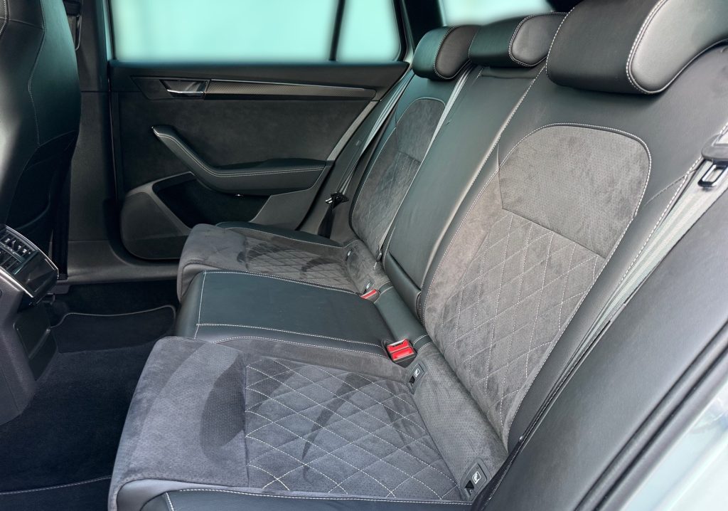 Škoda Superb Combi 2.0 TDI SPORTLINE CRYSTAL MATRIX 360°KAMERA RADAR VIRTUAL ALCANTARA DSG