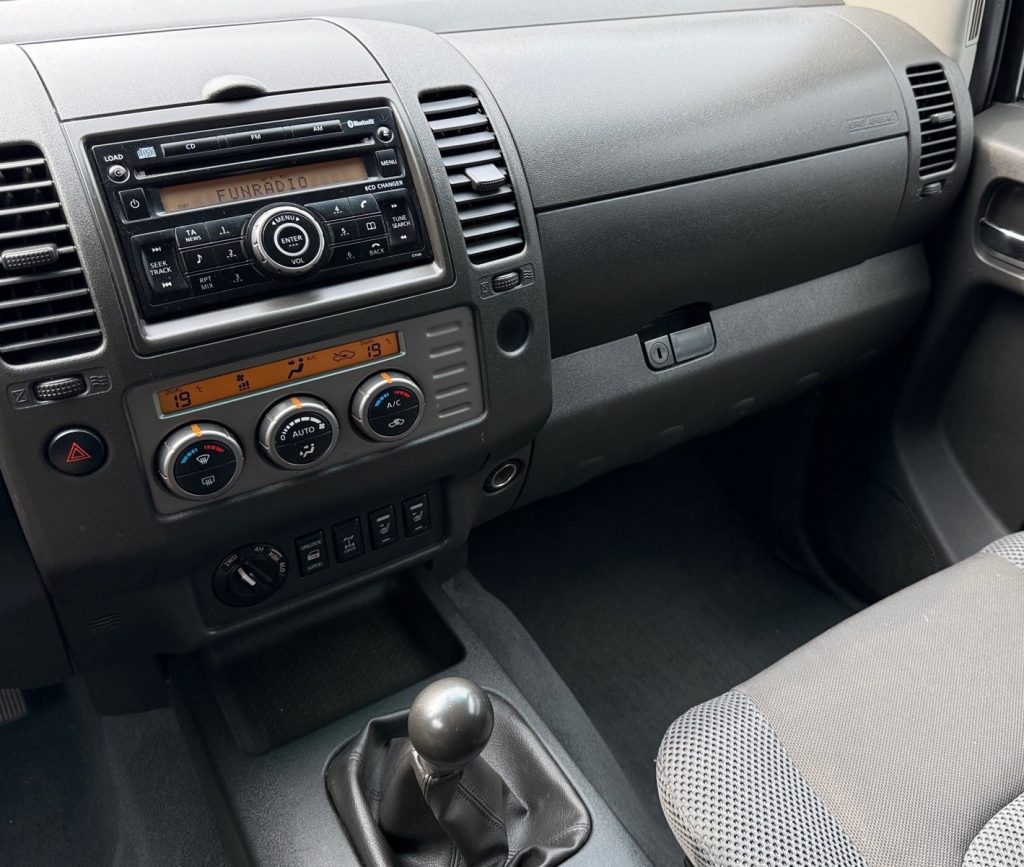 Nissan Navara DoubleCab 2.5D SE