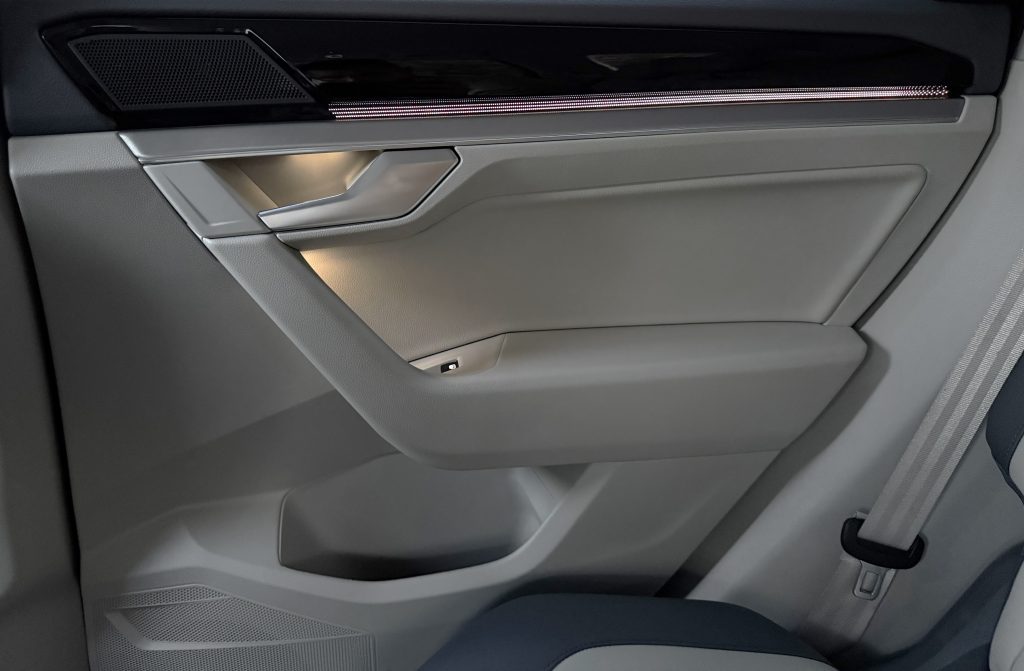Volkswagen VW Touareg 3.0TDI V6 4Motion R-LINE MATRIX HD LED VIRTUAL KAMERA RADAR R21, Tiptronic