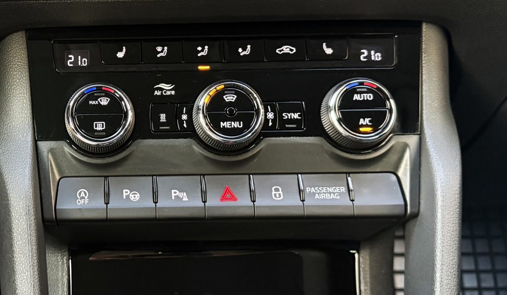 Škoda Kodiaq 2.0 TSI 4X4 CRYSTAL MATRIX LED WEBASTO KAMERA RADAR VIRTUAL DCC DSG