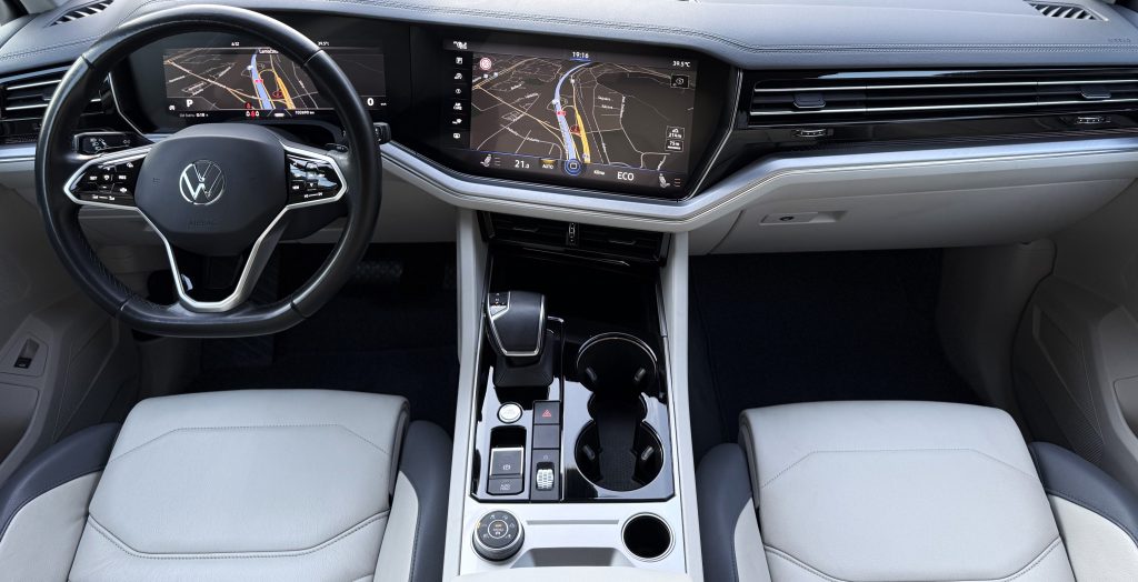 Volkswagen VW Touareg 3.0TDI V6 4Motion R-LINE MATRIX HD LED VIRTUAL KAMERA RADAR R21, Tiptronic
