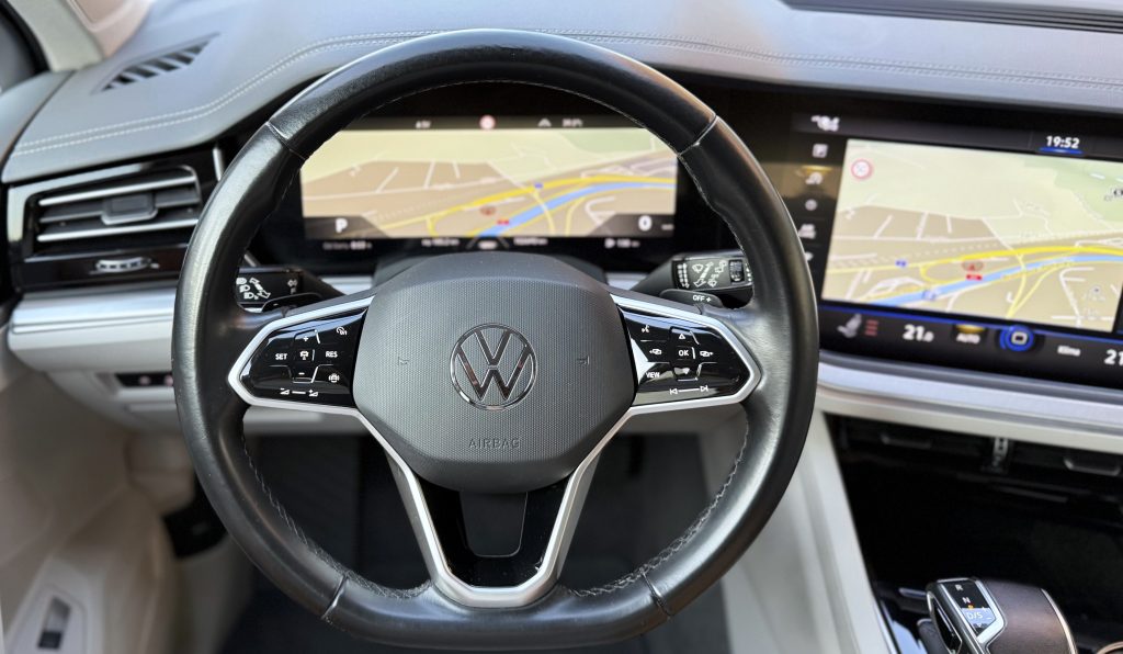Volkswagen VW Touareg 3.0TDI V6 4Motion R-LINE MATRIX HD LED VIRTUAL KAMERA RADAR R21, Tiptronic