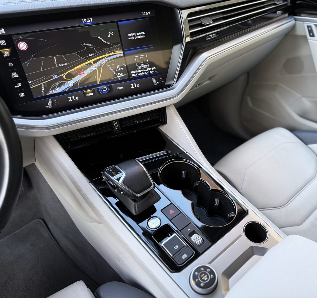 Volkswagen VW Touareg 3.0TDI V6 4Motion R-LINE MATRIX HD LED VIRTUAL KAMERA RADAR R21, Tiptronic
