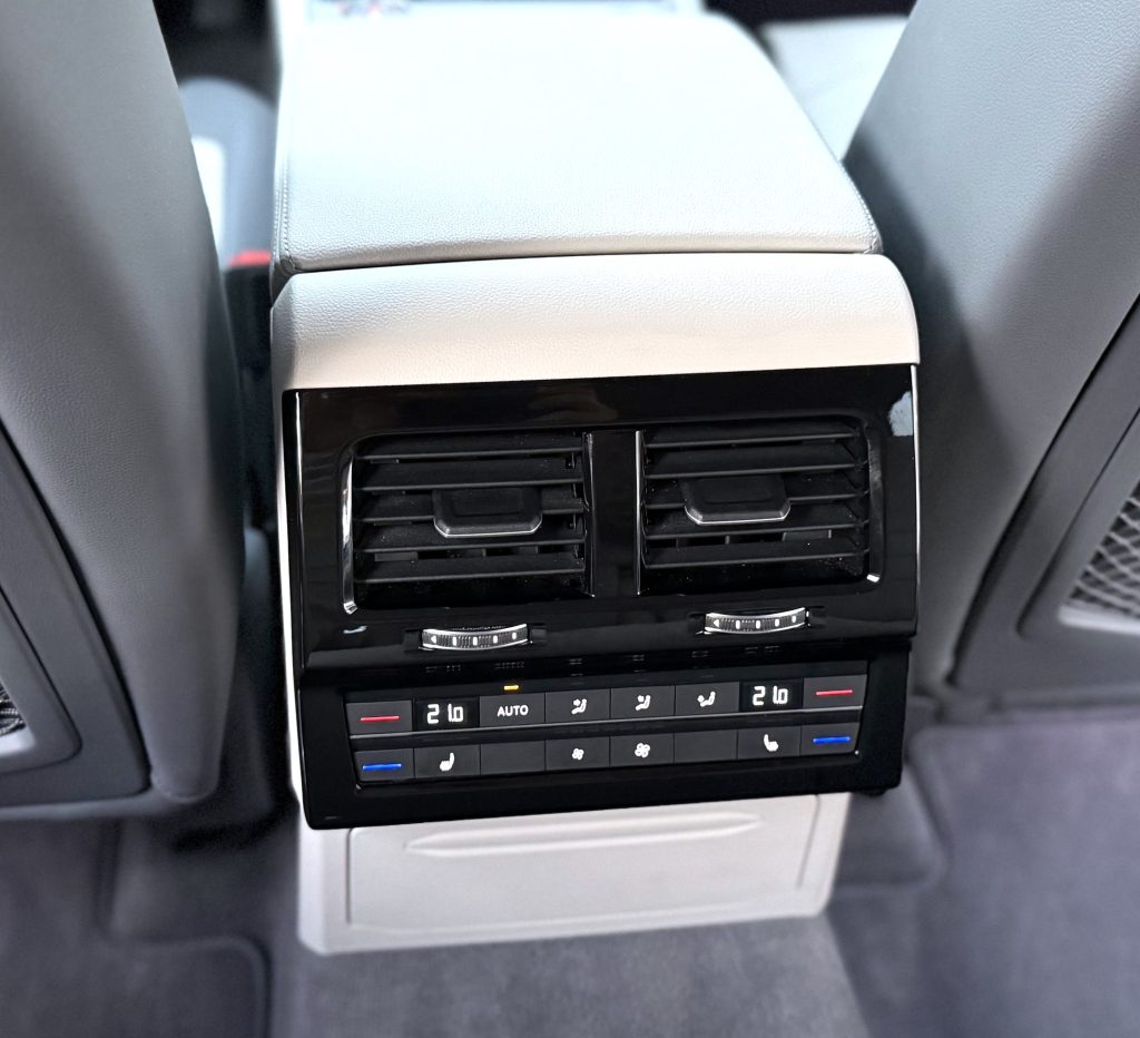 Volkswagen VW Touareg 3.0TDI V6 4Motion R-LINE MATRIX HD LED VIRTUAL KAMERA RADAR R21, Tiptronic