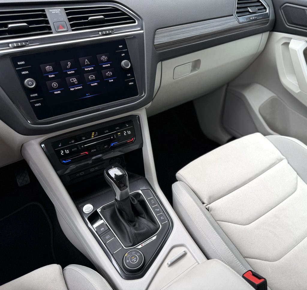Volkswagen VW Tiguan Allspace 2.0 TDI 4Motion ELEGANCE IQ.LIGHT MATRIX HEAD-UP 360°KAMERA MASÁŽ VIRTUAL DSG