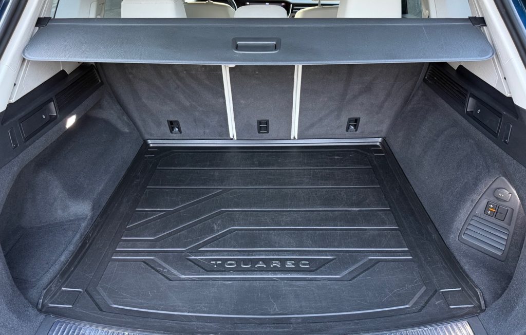 Volkswagen VW Touareg 3.0TDI V6 4Motion R-LINE MATRIX HD LED VIRTUAL KAMERA RADAR R21, Tiptronic