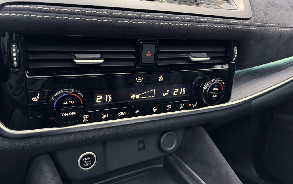 Nissan Qashqai 1.3 DIG-T 158PS mHEV TEKNA PLUS 360°KAMERA MASÁŽ BOSE /VOZIDLO V PLNEJ ZÁRUKE/