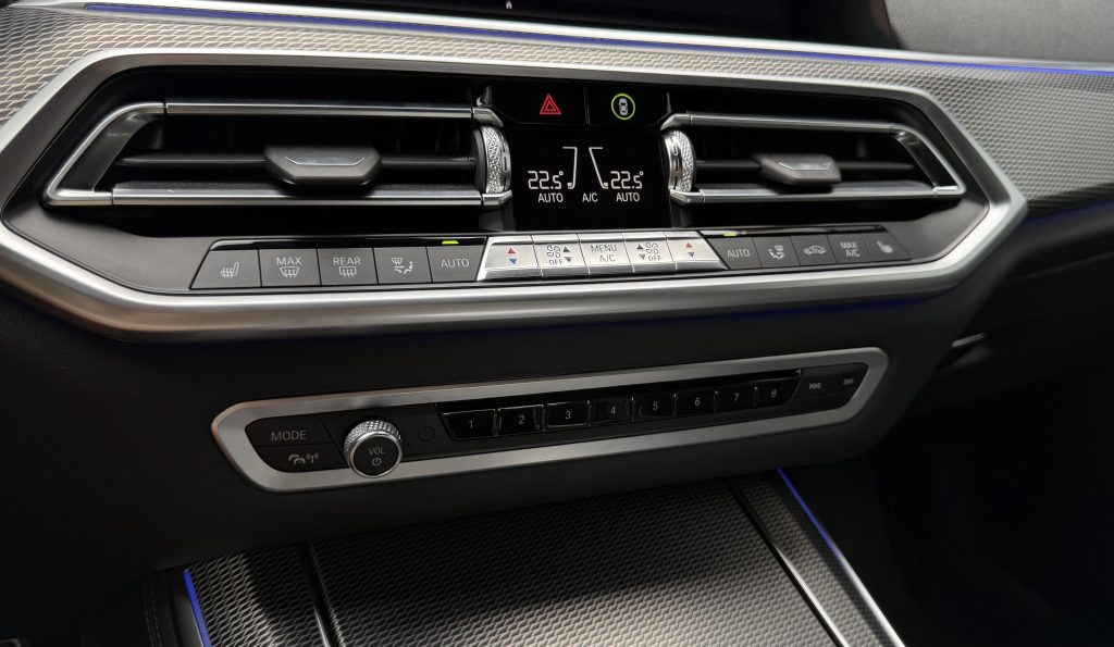 BMW X5 xDrive40i ///M Sport Packet LASER 360°3D KAMERA HEAD-UP R21 SLOVENSKÉ VOZIDLO