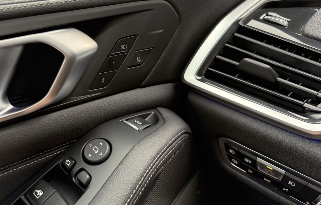BMW X5 xDrive40i ///M Sport Packet LASER 360°3D KAMERA HEAD-UP R21 SLOVENSKÉ VOZIDLO