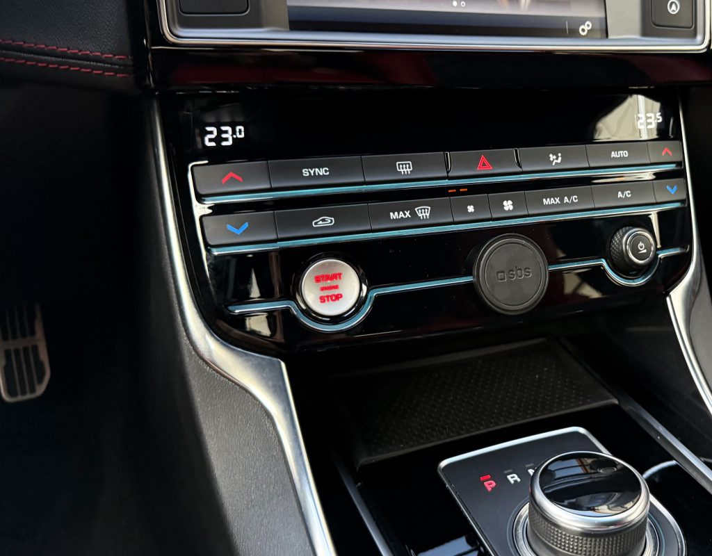 Jaguar XE 3.0 V6 380k S AT