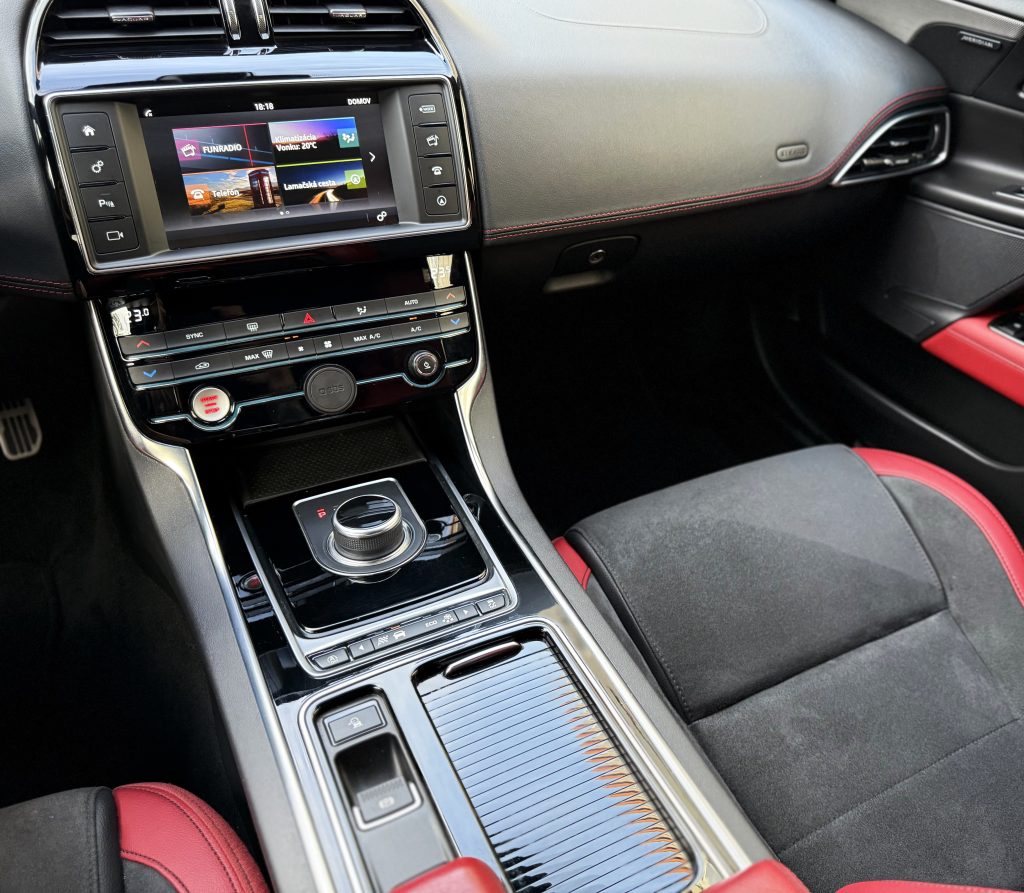 Jaguar XE 3.0 V6 380k S AT