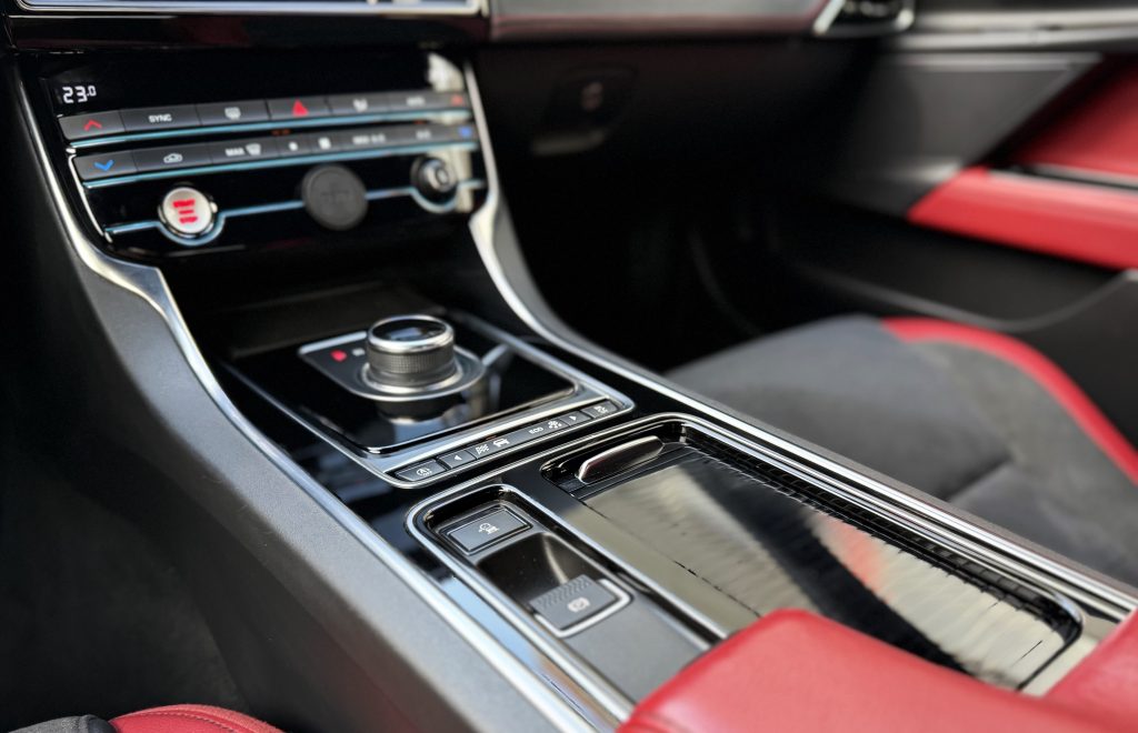 Jaguar XE 3.0 V6 380k S AT