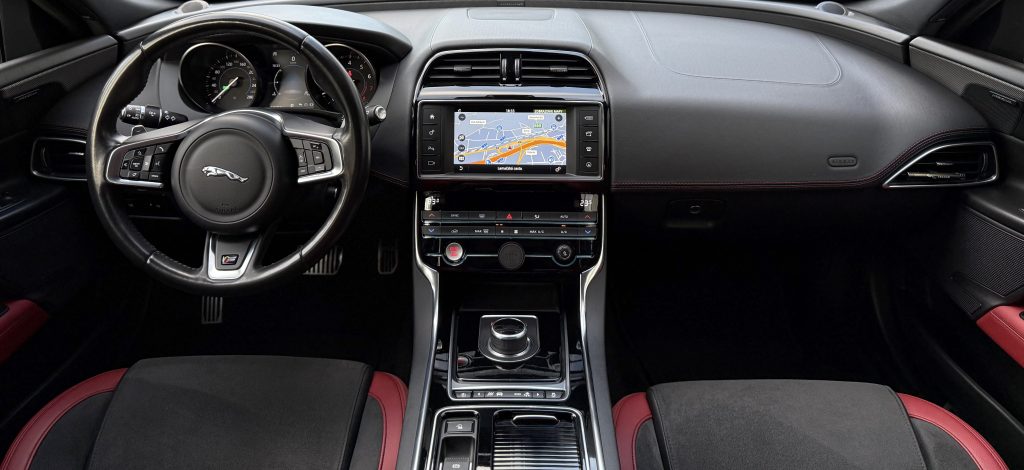 Jaguar XE 3.0 V6 380k S AT