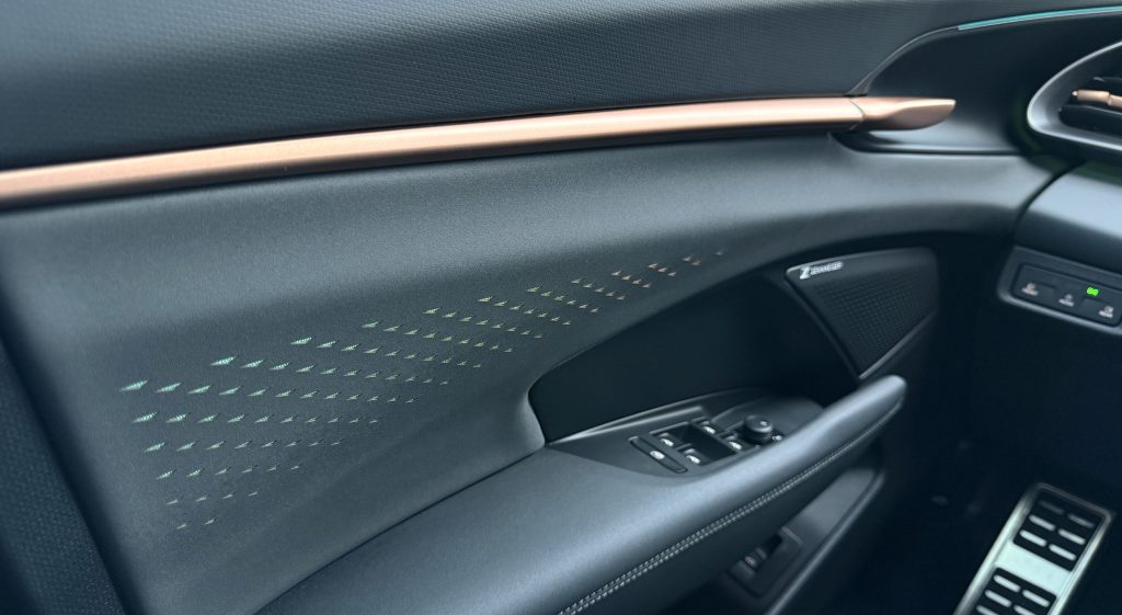 Cupra Terramar VZ 2.0 TSI 4X4 265PS MATRIX HD LED SENNHEISER AUDIO /VOZIDLO V PLNEJ ZÁRUKE/
