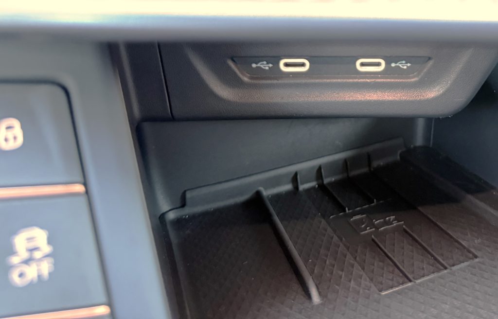 Cupra Terramar VZ 2.0 TSI 4X4 265PS MATRIX HD LED SENNHEISER AUDIO /VOZIDLO V PLNEJ ZÁRUKE/