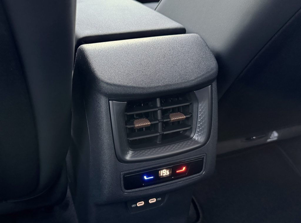 Cupra Terramar VZ 2.0 TSI 4X4 265PS MATRIX HD LED SENNHEISER AUDIO /VOZIDLO V PLNEJ ZÁRUKE/