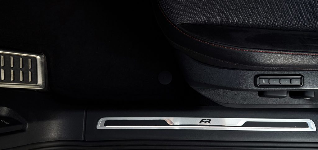Seat Tarraco 2.0 TDI 4Drive FR WEBASTO BEATSAUDIO KAMERA RADAR VIRTUAL R19 DSG