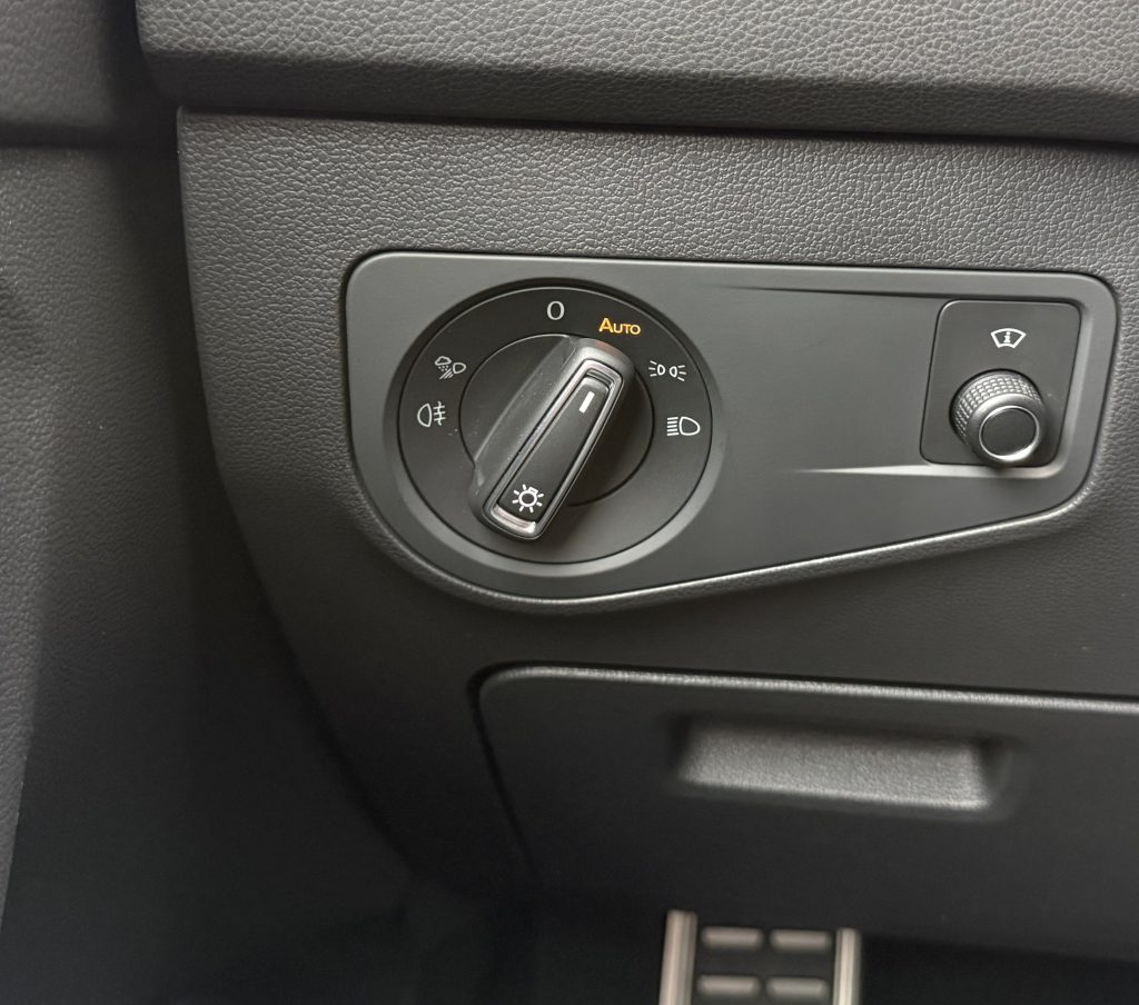 Volkswagen VW Tiguan Allspace 2.0 TDI 4Motion R-LINE IQ.LIGHT MATRIX 360°KAMERA WEBASTO HEAD-UP