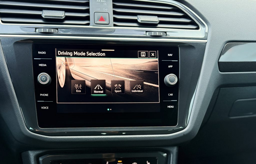 Volkswagen VW Tiguan 2.0 TDI 4MOTION IQ.LIGHT KAMERA RADAR VIRTUAL DSG