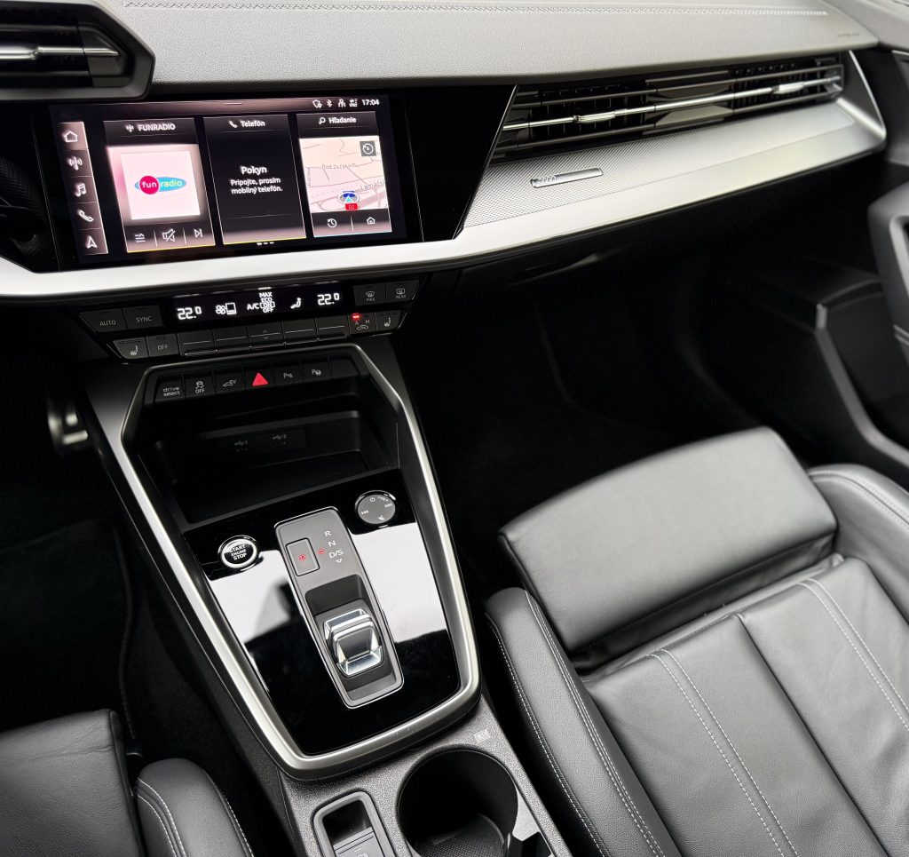 Audi A3 Sportback 45TFSIe PHEV 3xS-LINE MATRIX LED BANG&OLUFSEN RADAR KAMERA, S tronic
