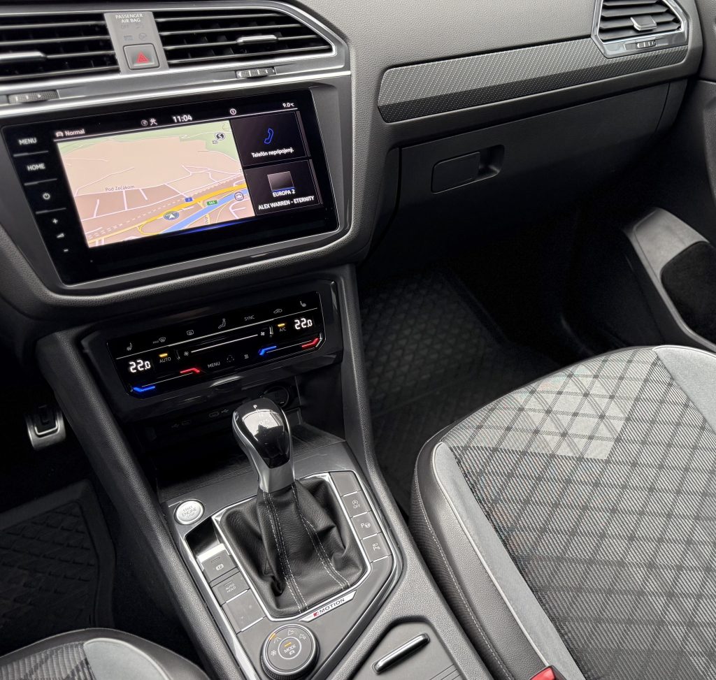 Volkswagen VW Tiguan Allspace 2.0 TDI 4Motion R-LINE IQ.LIGHT MATRIX 360°KAMERA WEBASTO HEAD-UP