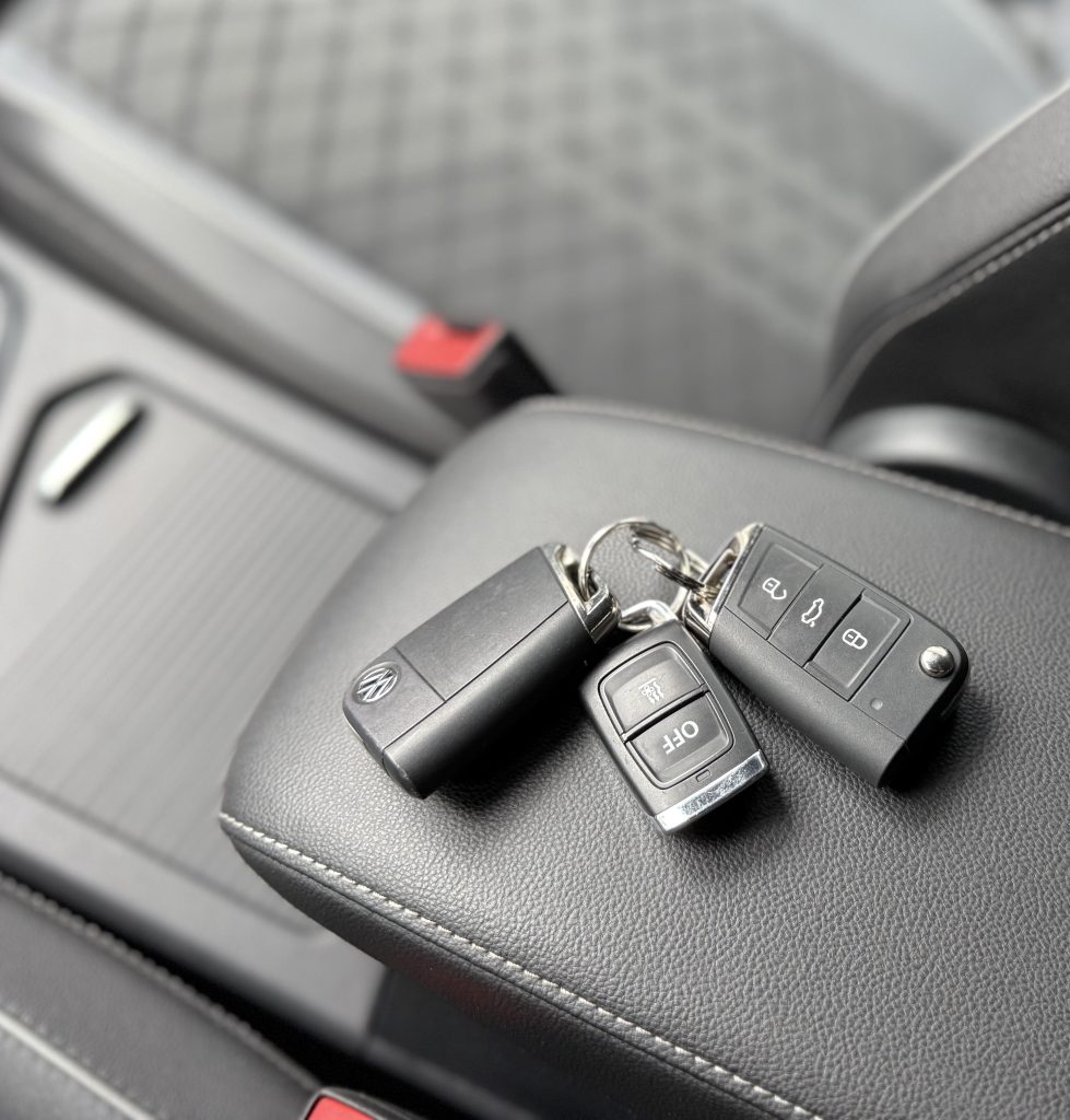 Volkswagen VW Tiguan Allspace 2.0 TDI 4Motion R-LINE IQ.LIGHT MATRIX 360°KAMERA WEBASTO HEAD-UP