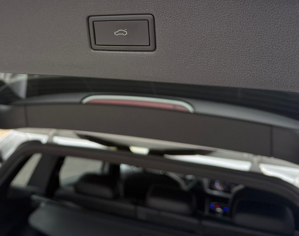 Volkswagen VW Tiguan Allspace 2.0 TDI 4Motion R-LINE IQ.LIGHT MATRIX 360°KAMERA WEBASTO HEAD-UP