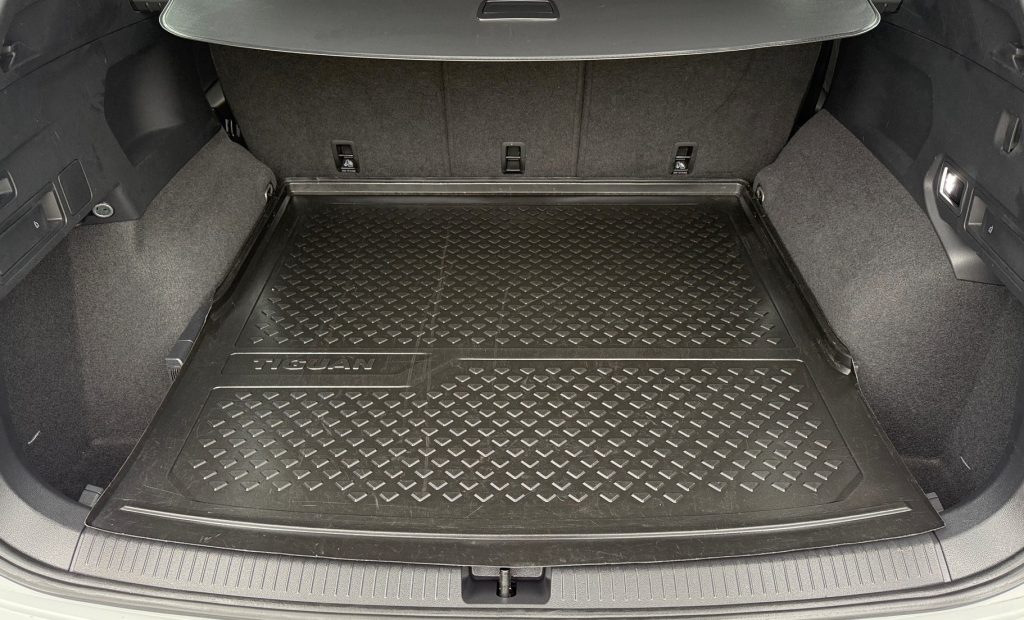 Volkswagen VW Tiguan Allspace 2.0 TDI 4Motion R-LINE IQ.LIGHT MATRIX 360°KAMERA WEBASTO HEAD-UP